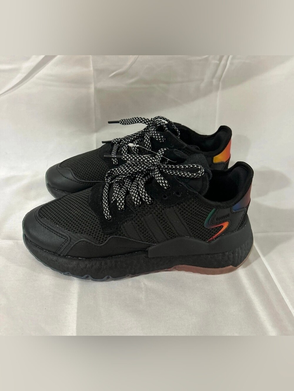 Unisex Black Sneakers with Rainbow Accent - Lightweight Athletic Shoes 23 Cm.